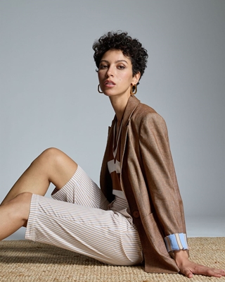 ALBA CONDE Blazer Entallada Marrón - Imagen 2