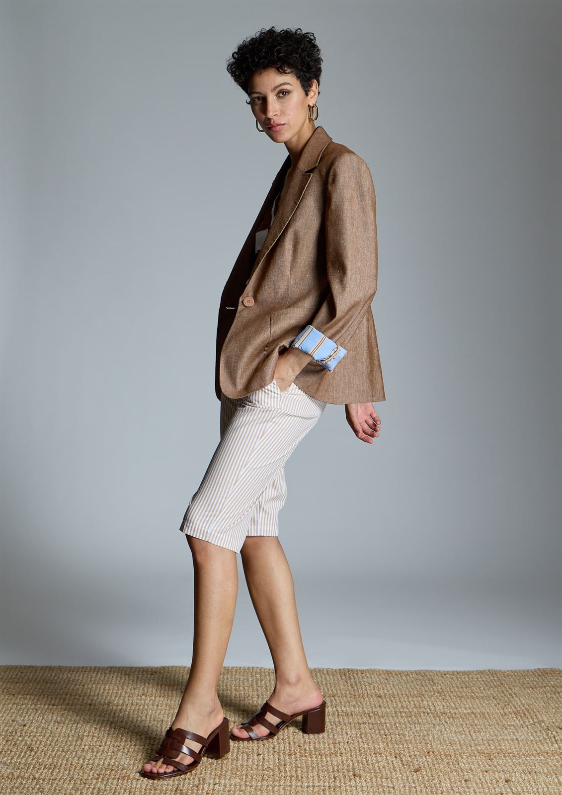 ALBA CONDE Blazer Entallada Marrón - Imagen 3