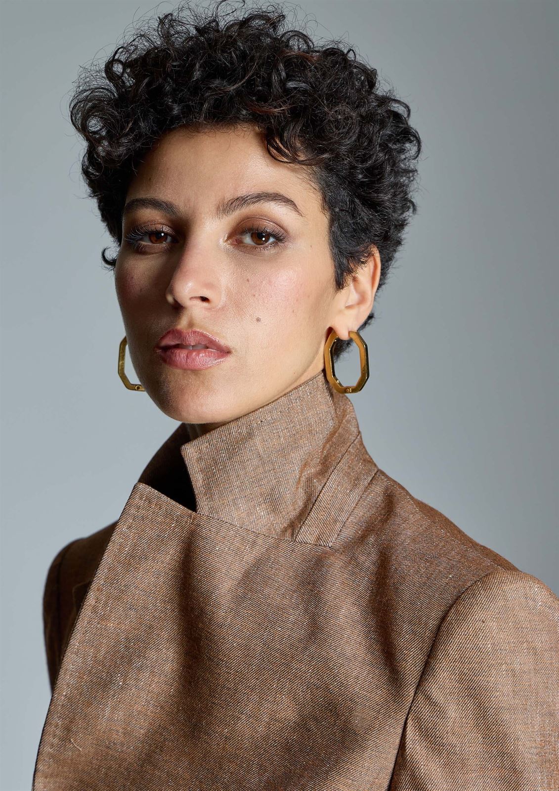 ALBA CONDE Blazer Entallada Marrón - Imagen 5