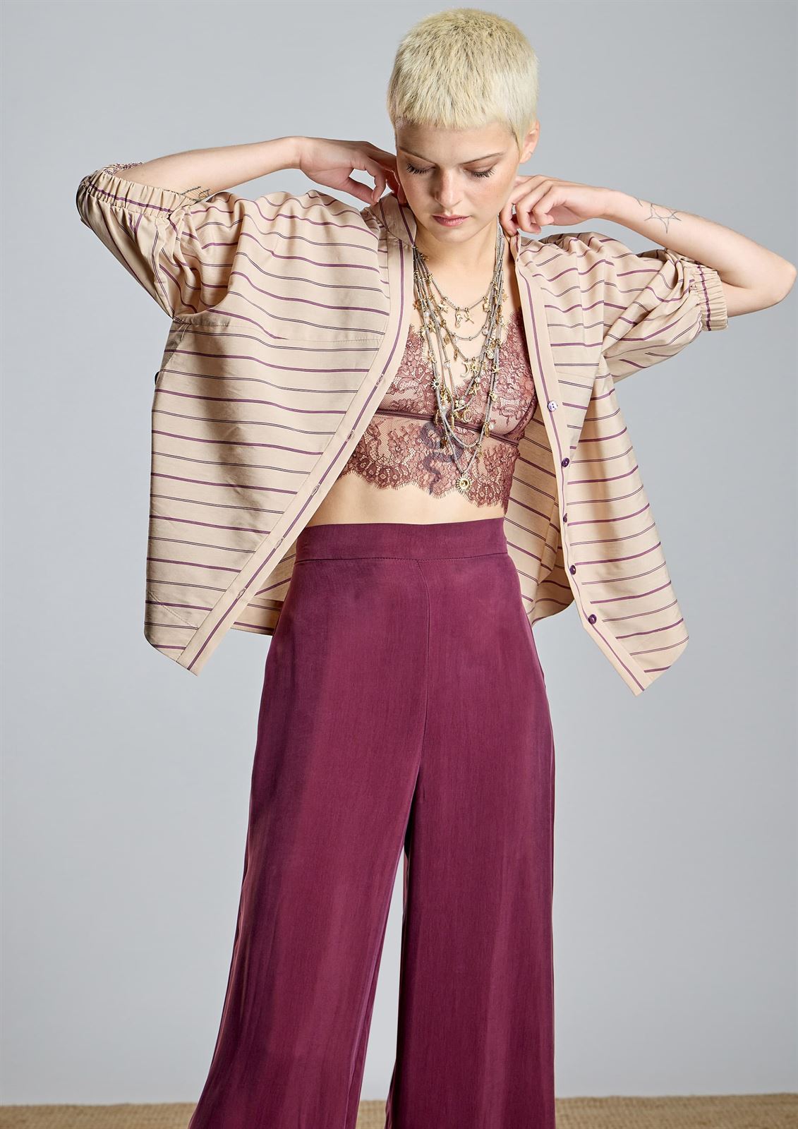 ALBA CONDE Blusa Beige de Rayas - Imagen 4