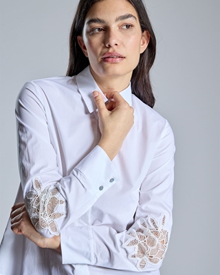 ALBA CONDE Blusa Blanca con Bordado en Mangas - Imagen 1