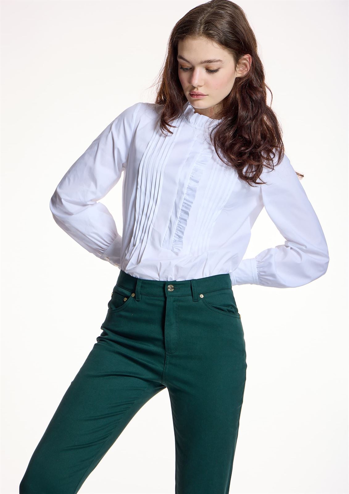 ALBA CONDE Blusa Blanca con Pliegues - Imagen 2