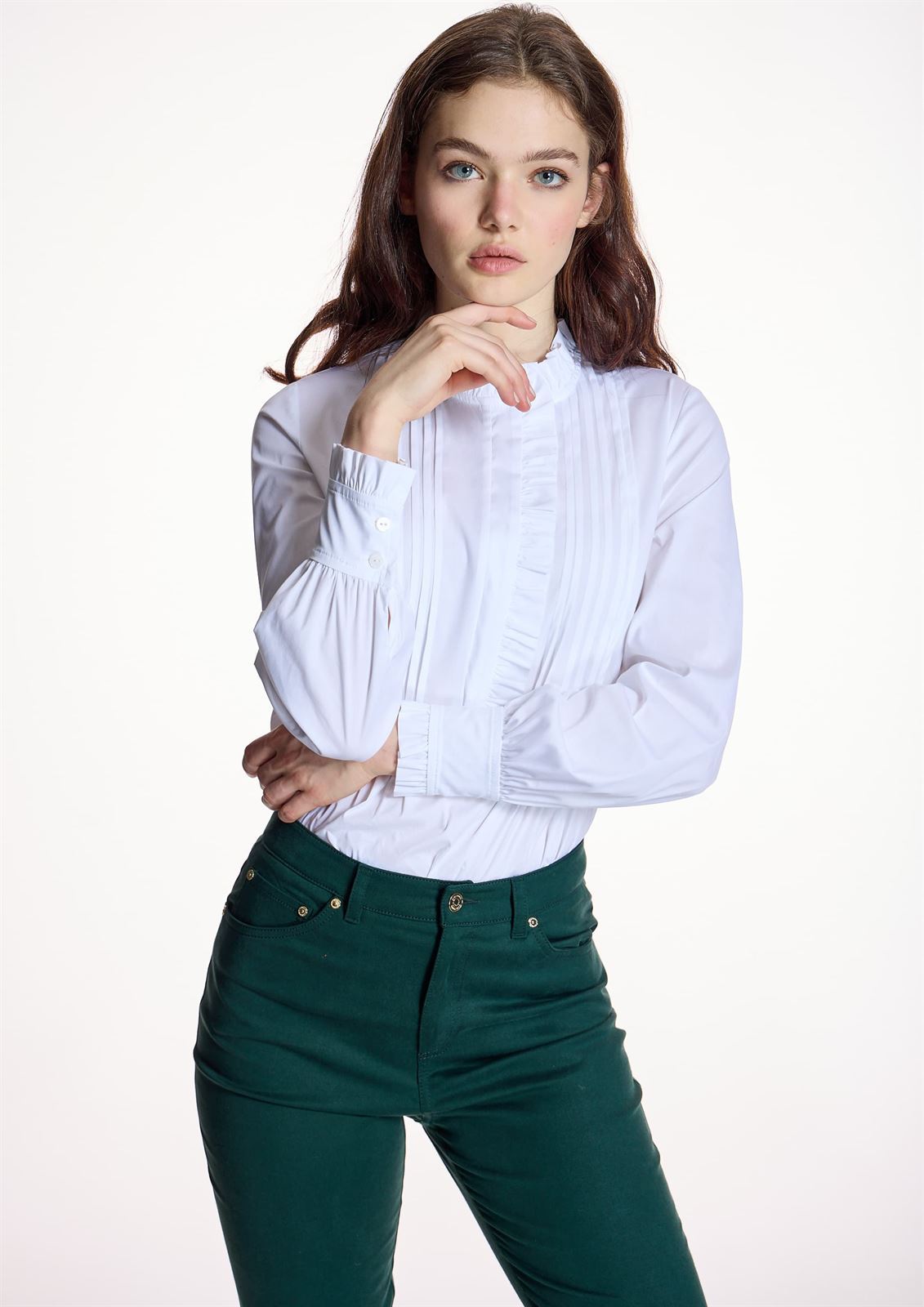 ALBA CONDE Blusa Blanca con Pliegues - Imagen 4
