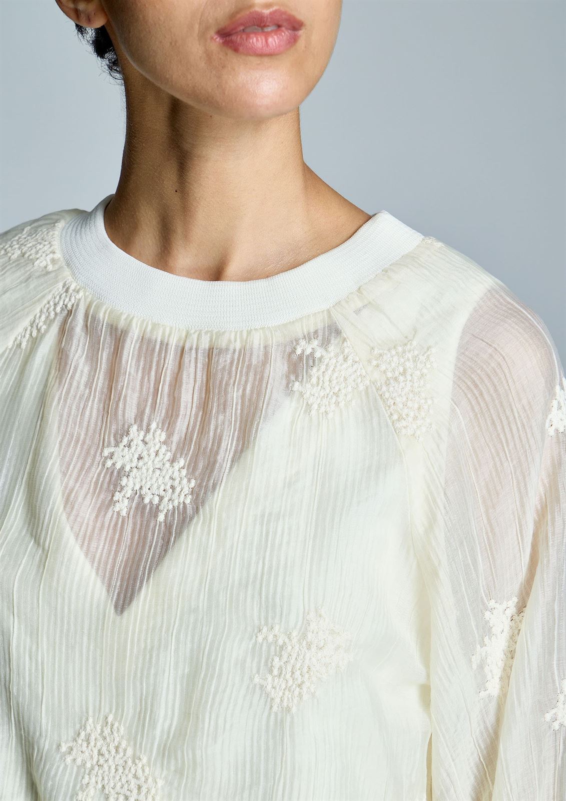 ALBA CONDE Blusa Cruda Bordada - Imagen 1