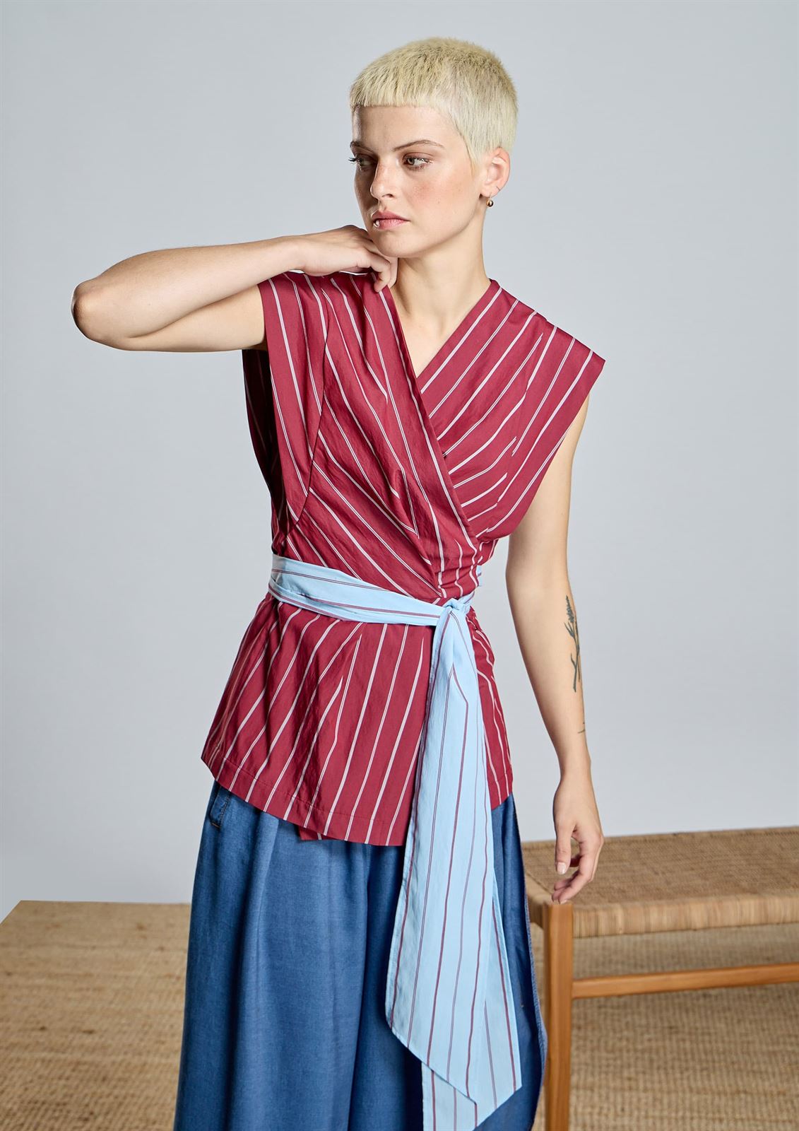 ALBA CONDE Blusa Cruzada de Rayas - Imagen 2