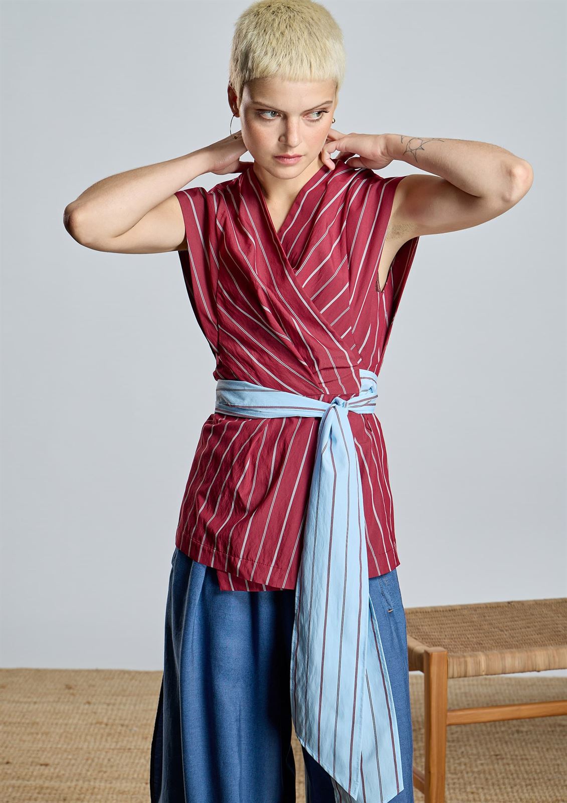 ALBA CONDE Blusa Cruzada de Rayas - Imagen 4