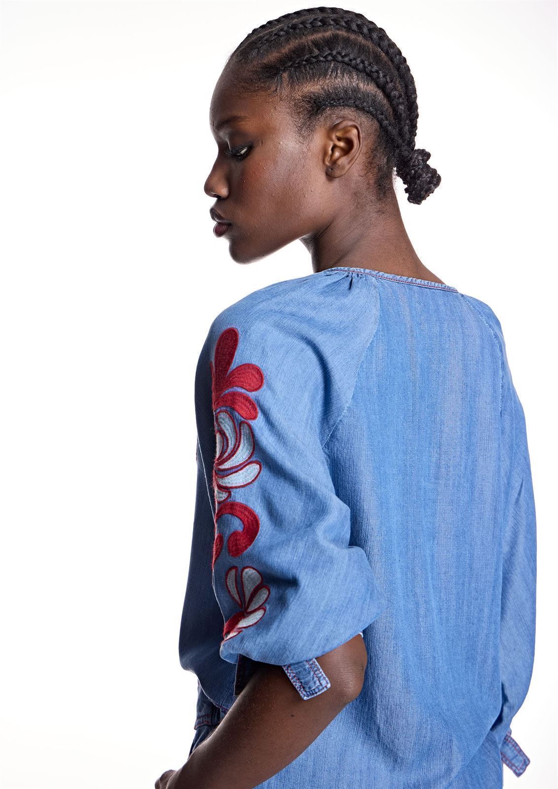 ALBA CONDE Blusa Denim Bordada - Imagen 6