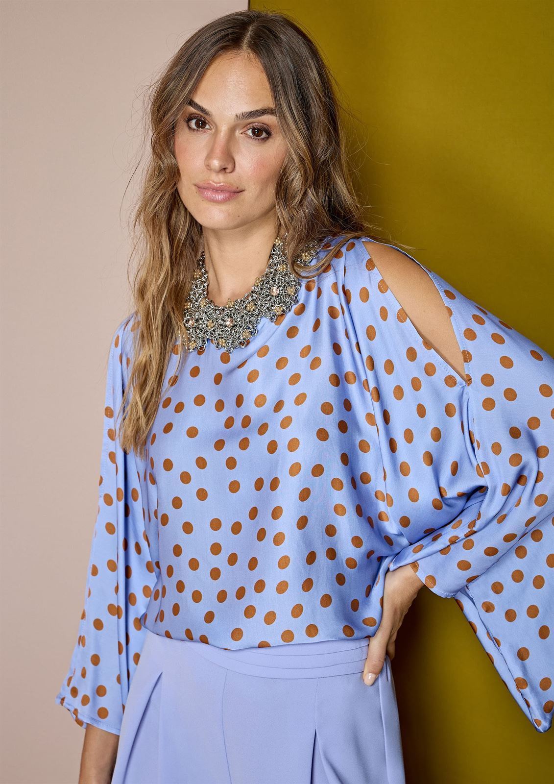 ALBA CONDE Blusa Satinada Lunares - Imagen 4