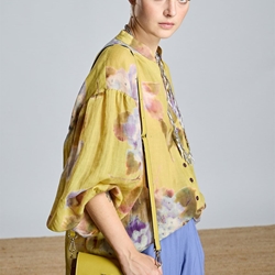 ALBA CONDE Blusa Verde Oliva Estampado Floral - Imagen 1