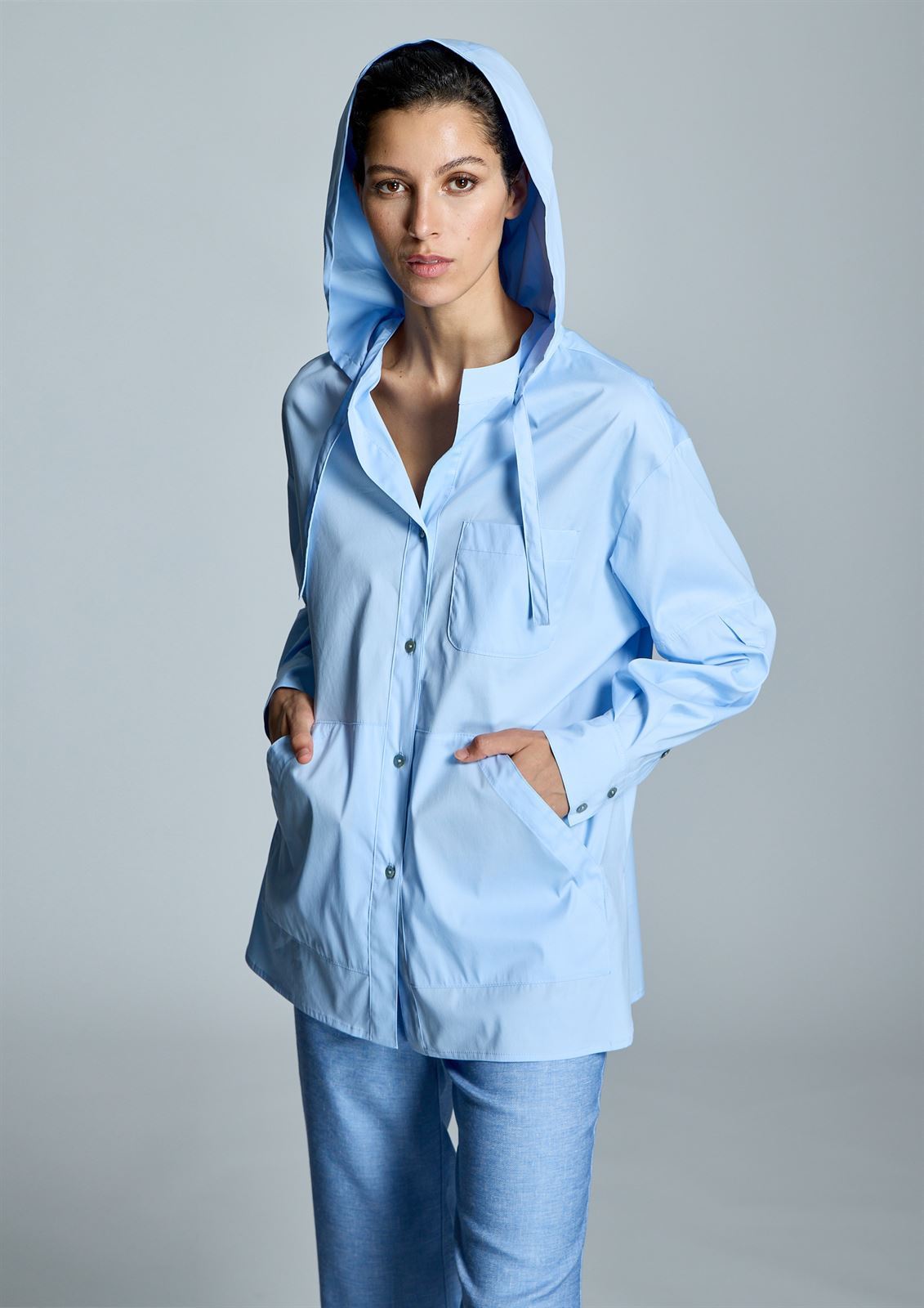 ALBA CONDE Camisa Azul con Capucha - Imagen 1