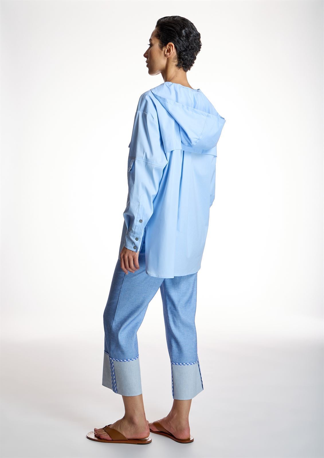 ALBA CONDE Camisa Azul con Capucha - Imagen 5
