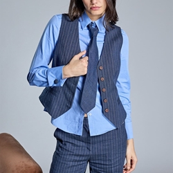 ALBA CONDE Camisa Azul con Corbata - Imagen 2