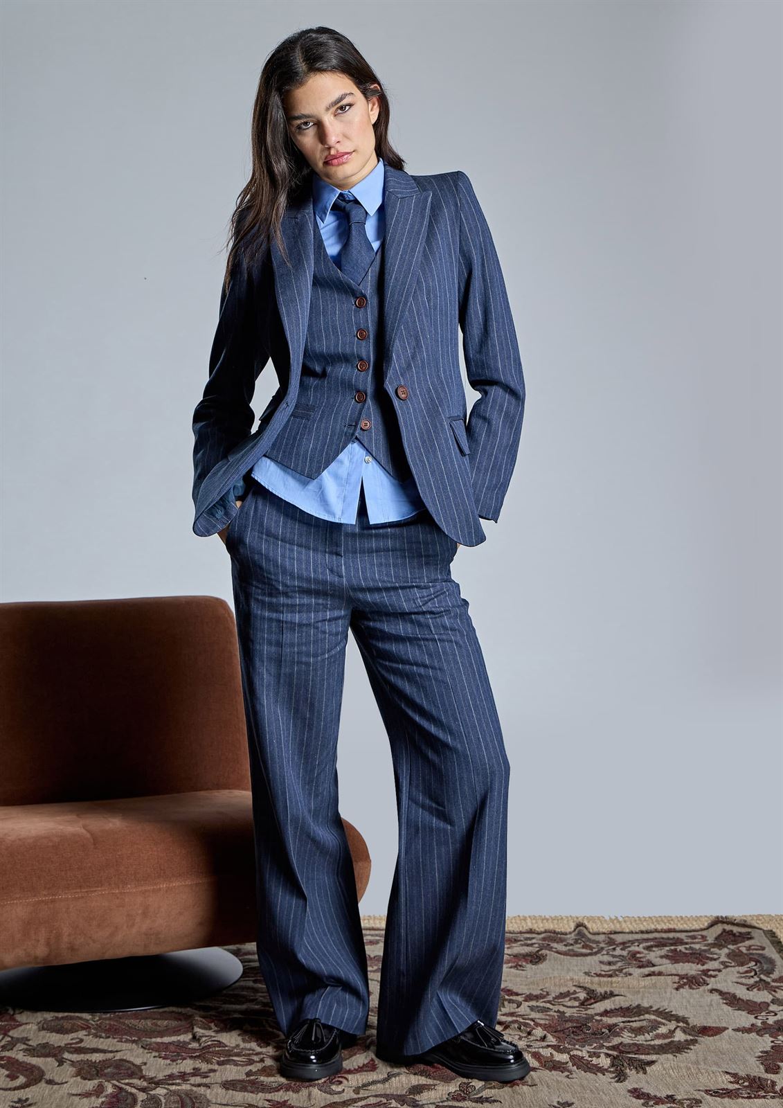 ALBA CONDE Camisa Azul con Corbata - Imagen 5