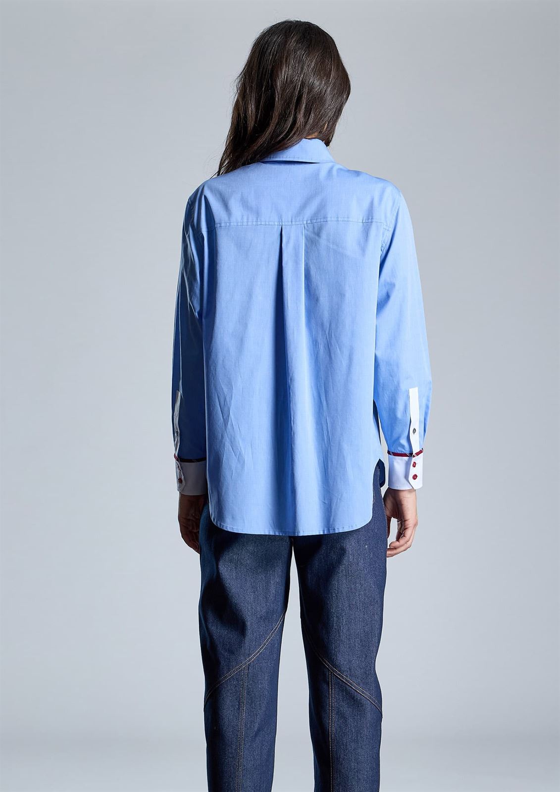 ALBA CONDE Camisa Azul con Corbata - Imagen 3