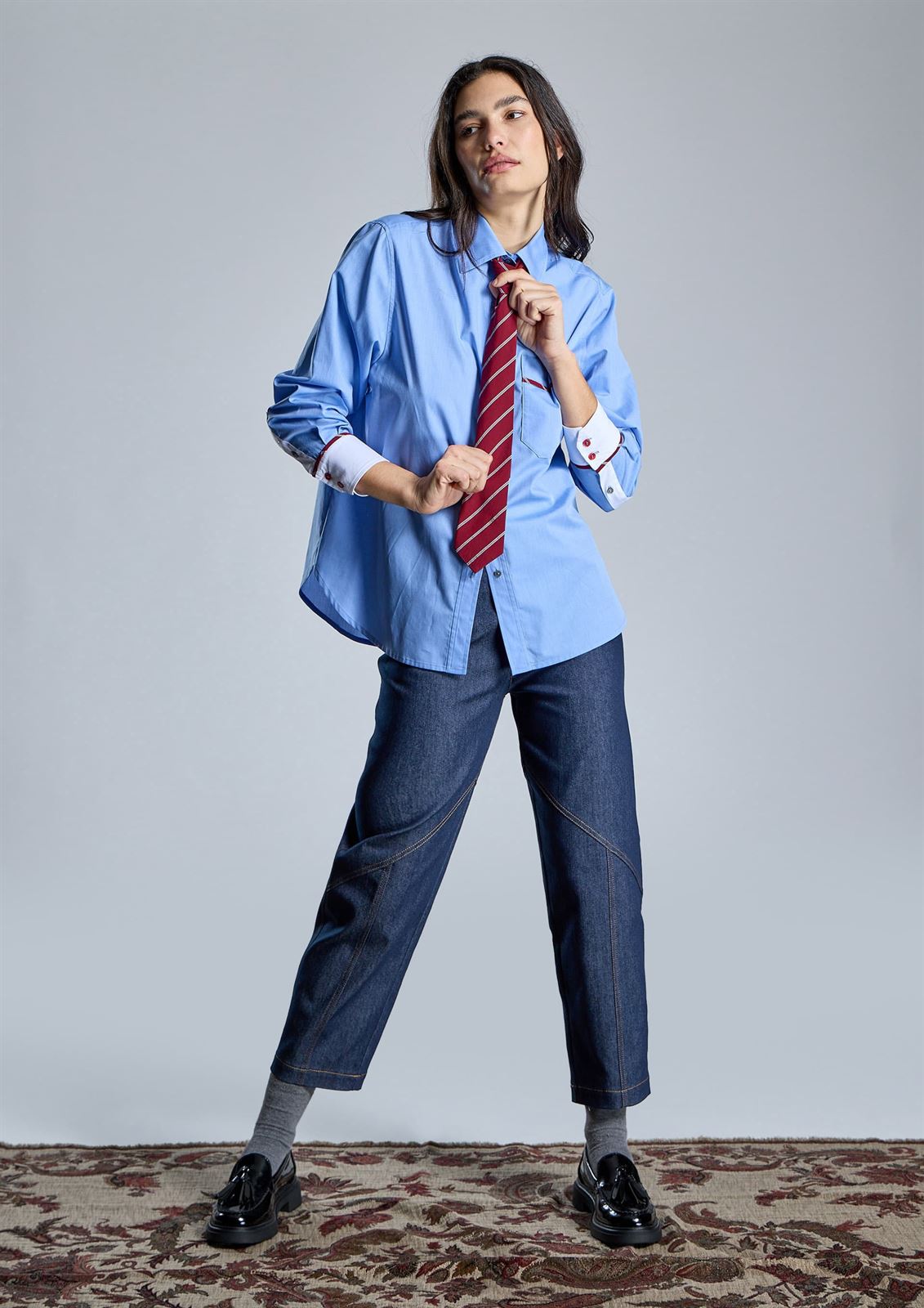 ALBA CONDE Camisa Azul con Corbata - Imagen 5