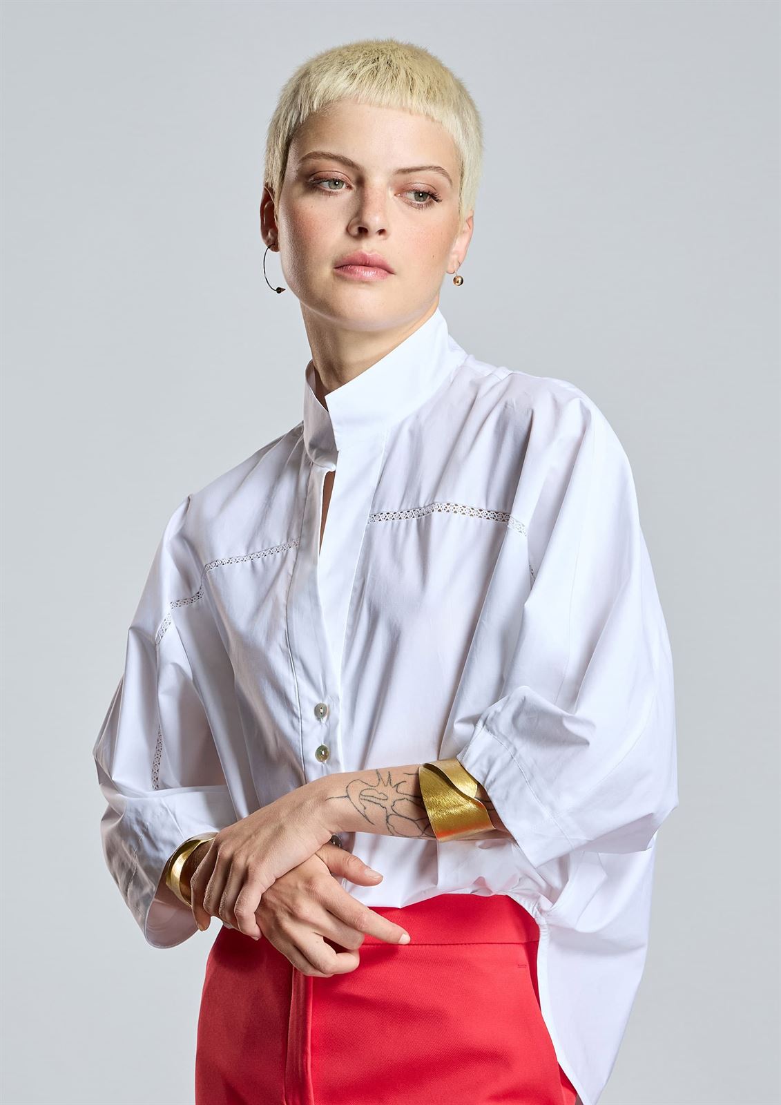 ALBA CONDE Camisa Blanca con Entredós - Imagen 4