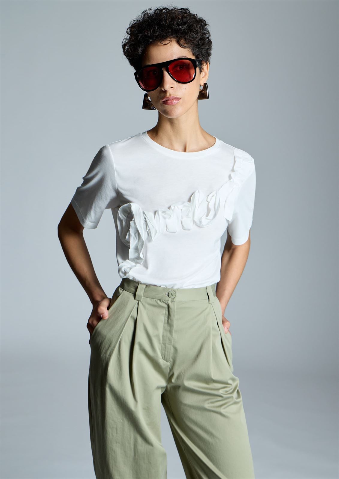 ALBA CONDE Camiseta Blanca con Volante - Imagen 1