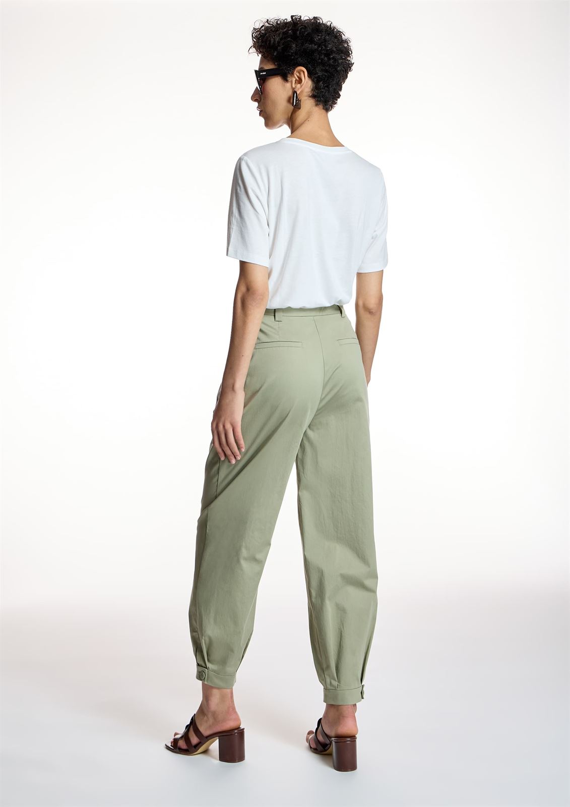 ALBA CONDE Camiseta Blanca con Volante - Imagen 2