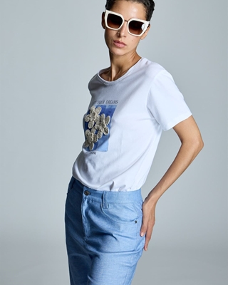 ALBA CONDE Camiseta Blanca Detalle Flores - Imagen 1