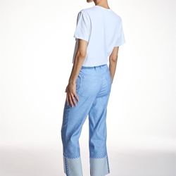 ALBA CONDE Camiseta Blanca Detalle Flores - Imagen 2