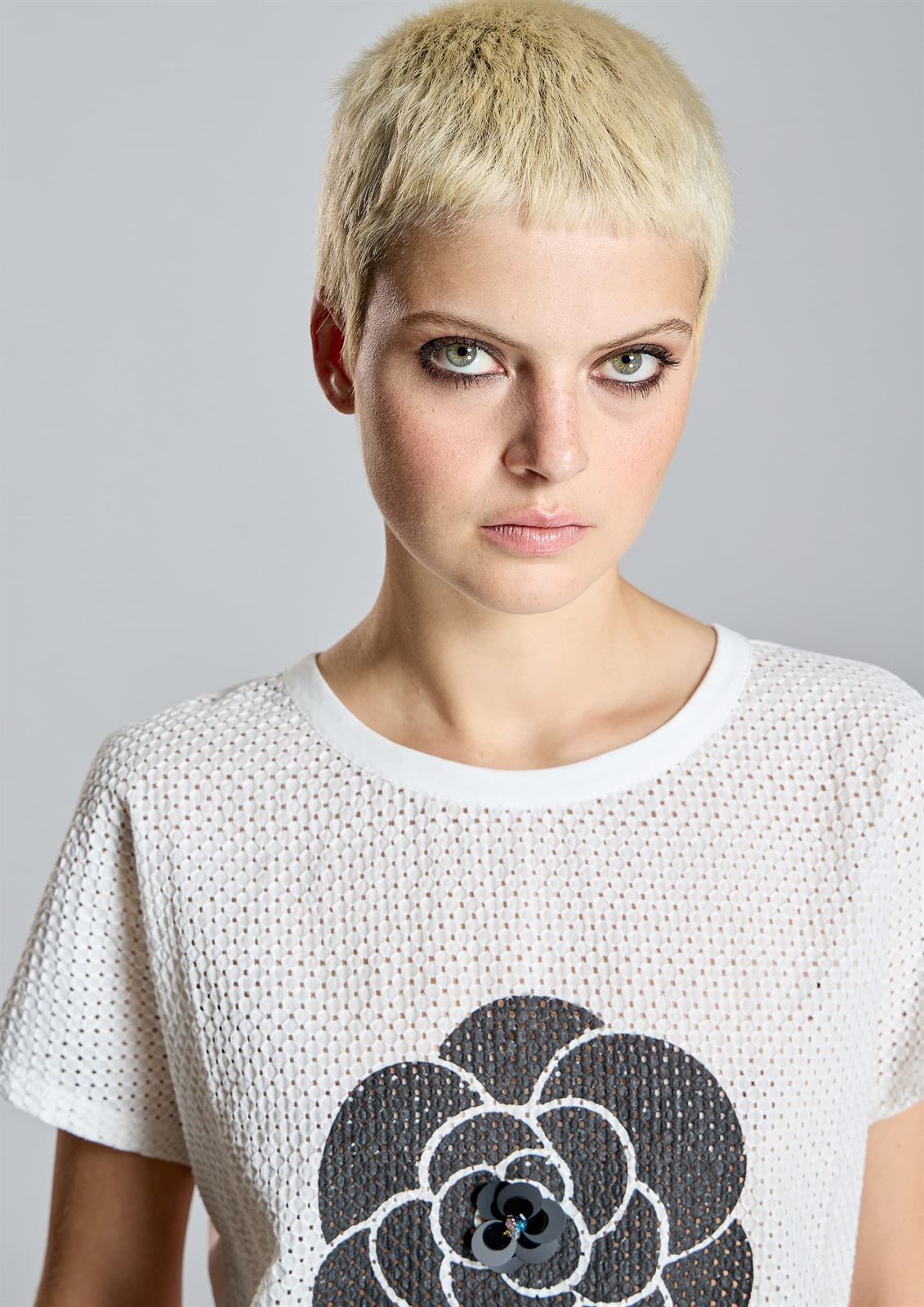 ALBA CONDE Camiseta Blanca Fiore - Imagen 3