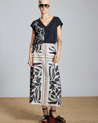 ALBA CONDE Camiseta con Bordado a Contraste - Imagen 1