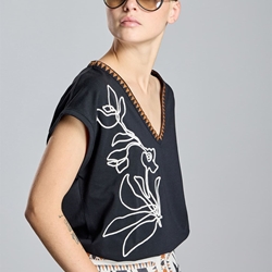 ALBA CONDE Camiseta con Bordado a Contraste - Imagen 2