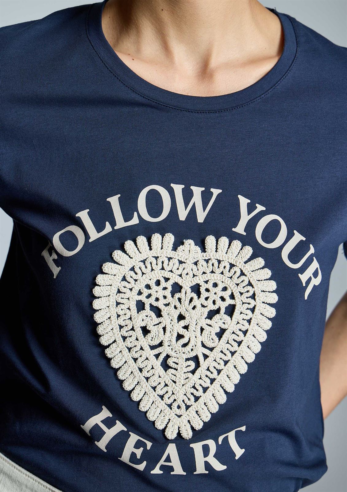 ALBA CONDE Camiseta Corazón - Imagen 4