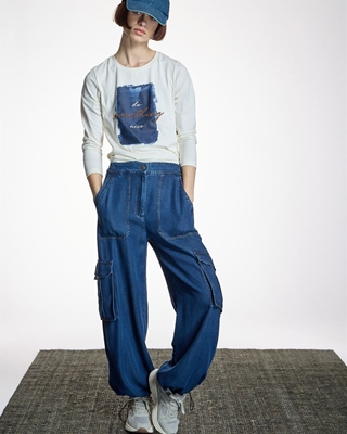 ALBA CONDE Camiseta Cruda con Print Azul - Imagen 1