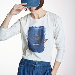 ALBA CONDE Camiseta Cruda con Print Azul - Imagen 2