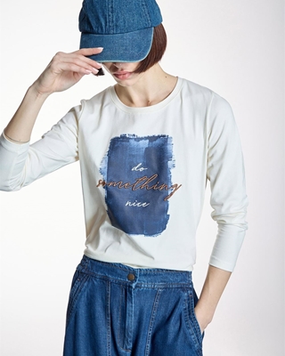 ALBA CONDE Camiseta Cruda con Print Azul - Imagen 2