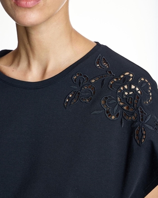 ALBA CONDE Camiseta Negra Bordados - Imagen 2