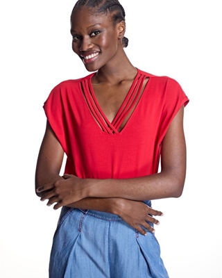 ALBA CONDE Camiseta Roja con Aberturas en Escote - Imagen 1