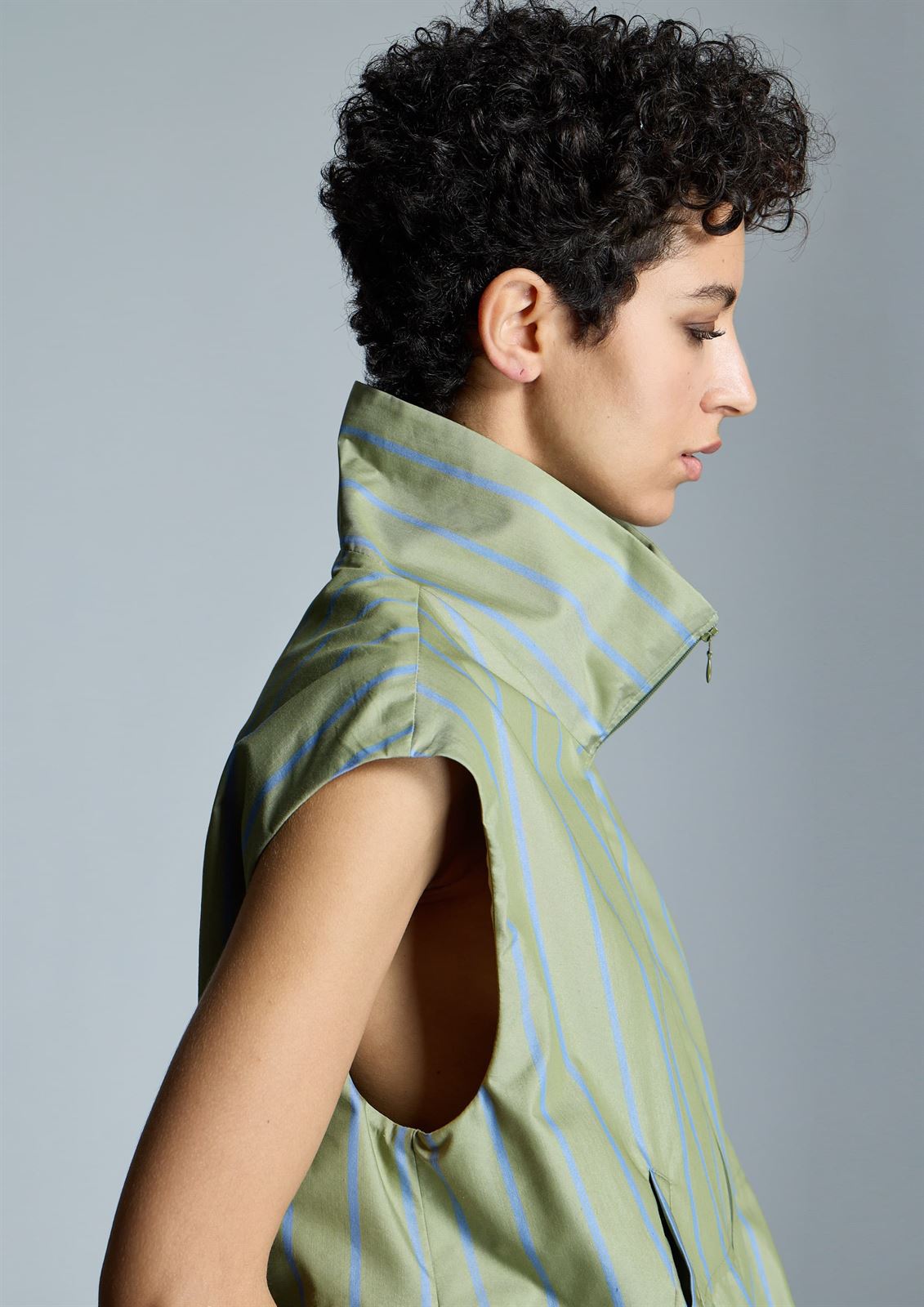 ALBA CONDE Chaleco Verde de Rayas - Imagen 1