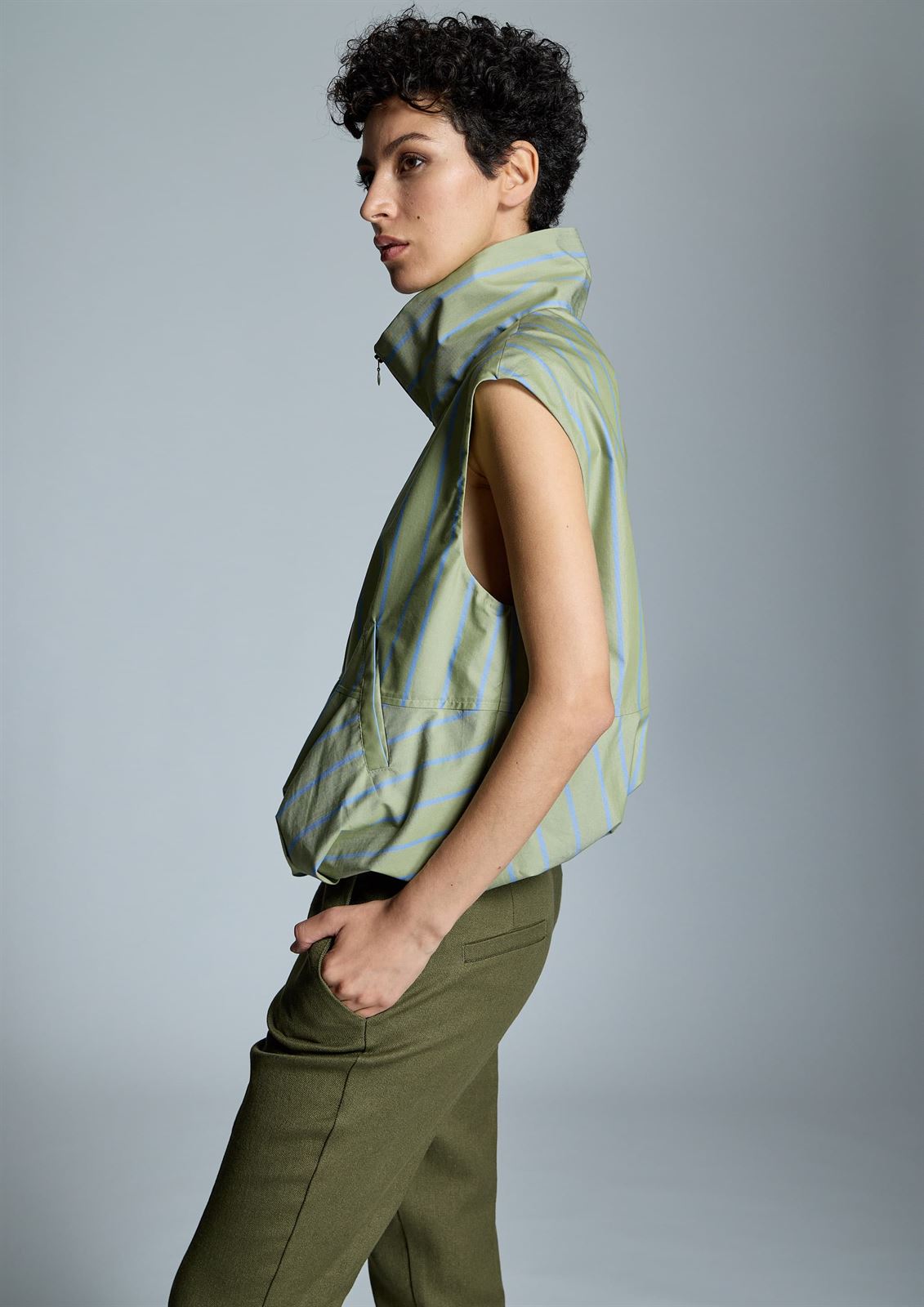 ALBA CONDE Chaleco Verde de Rayas - Imagen 2