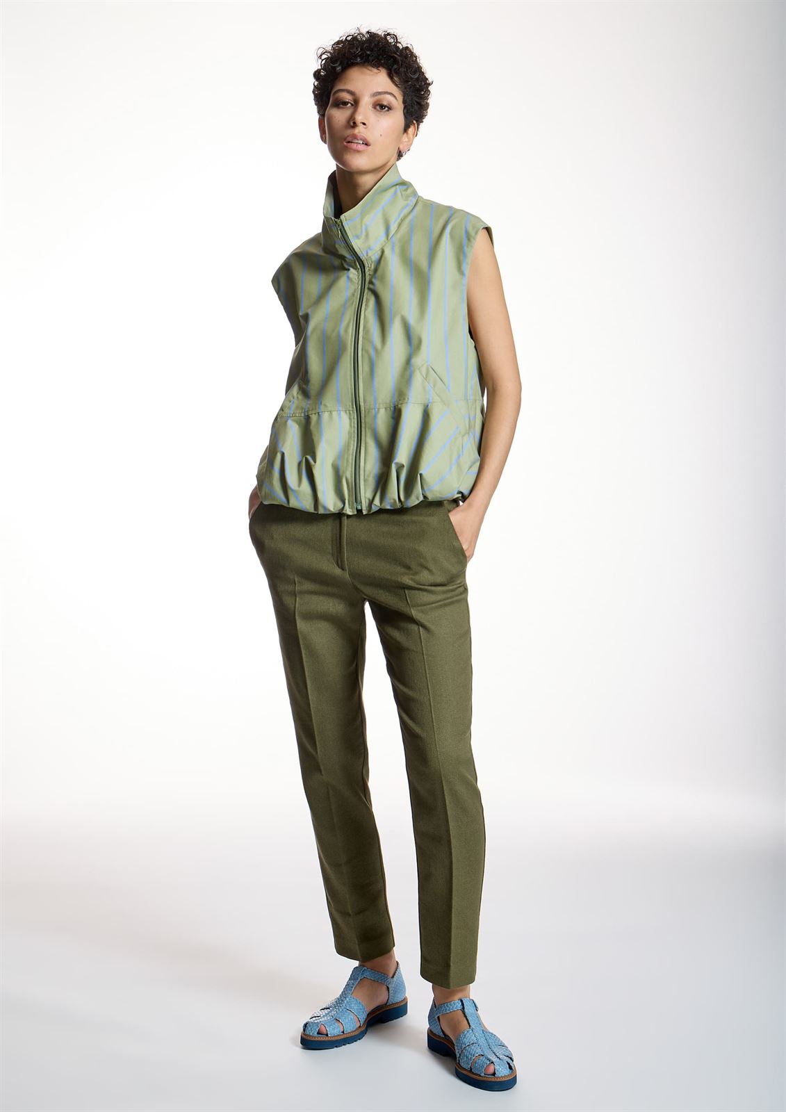 ALBA CONDE Chaleco Verde de Rayas - Imagen 3