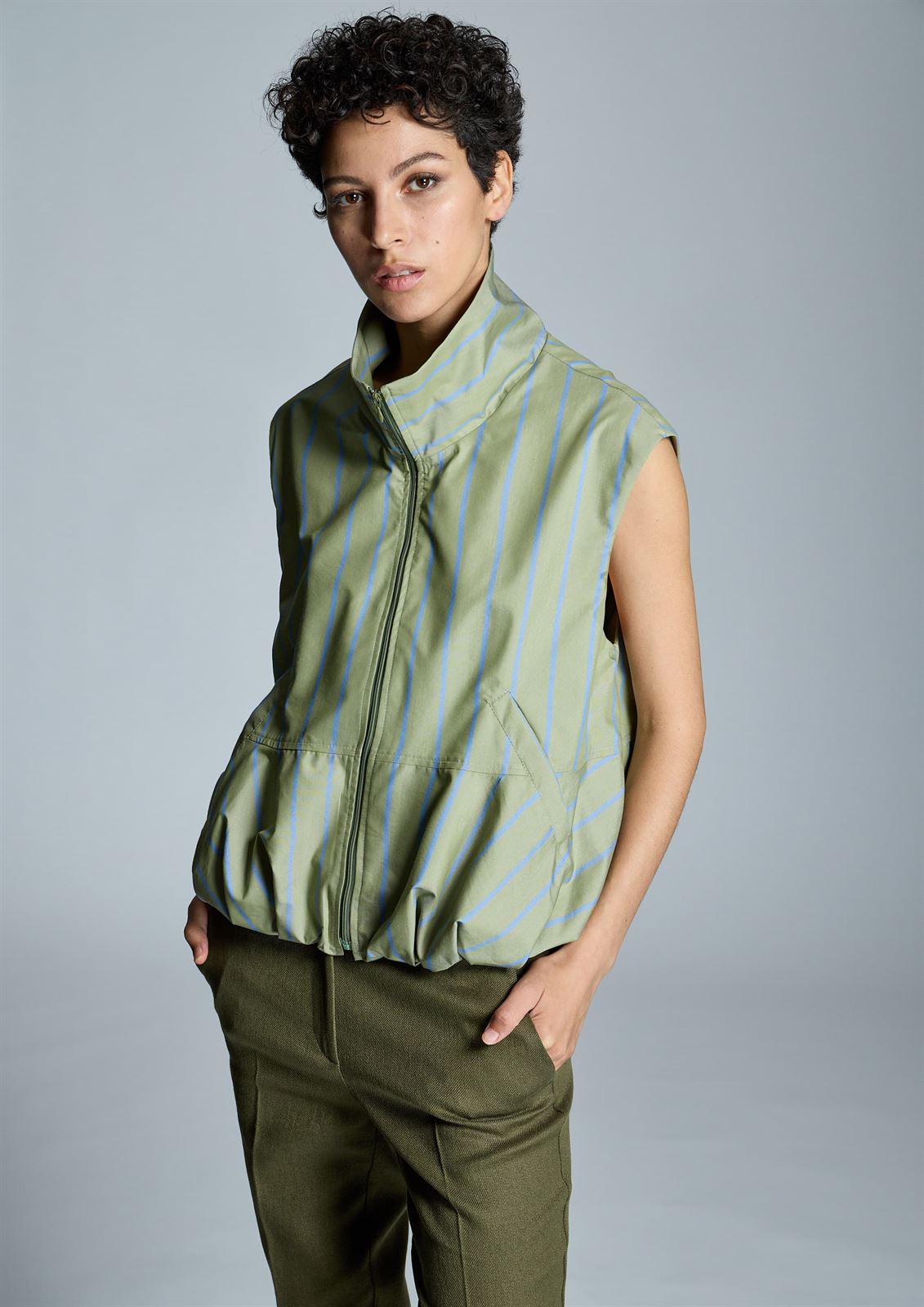 ALBA CONDE Chaleco Verde de Rayas - Imagen 4
