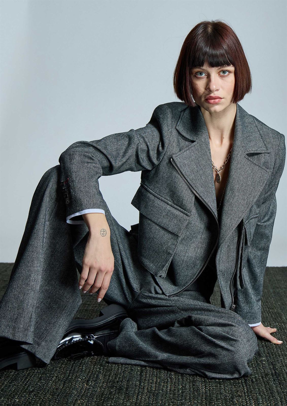 ALBA CONDE Chaqueta Corta Gris - Imagen 6