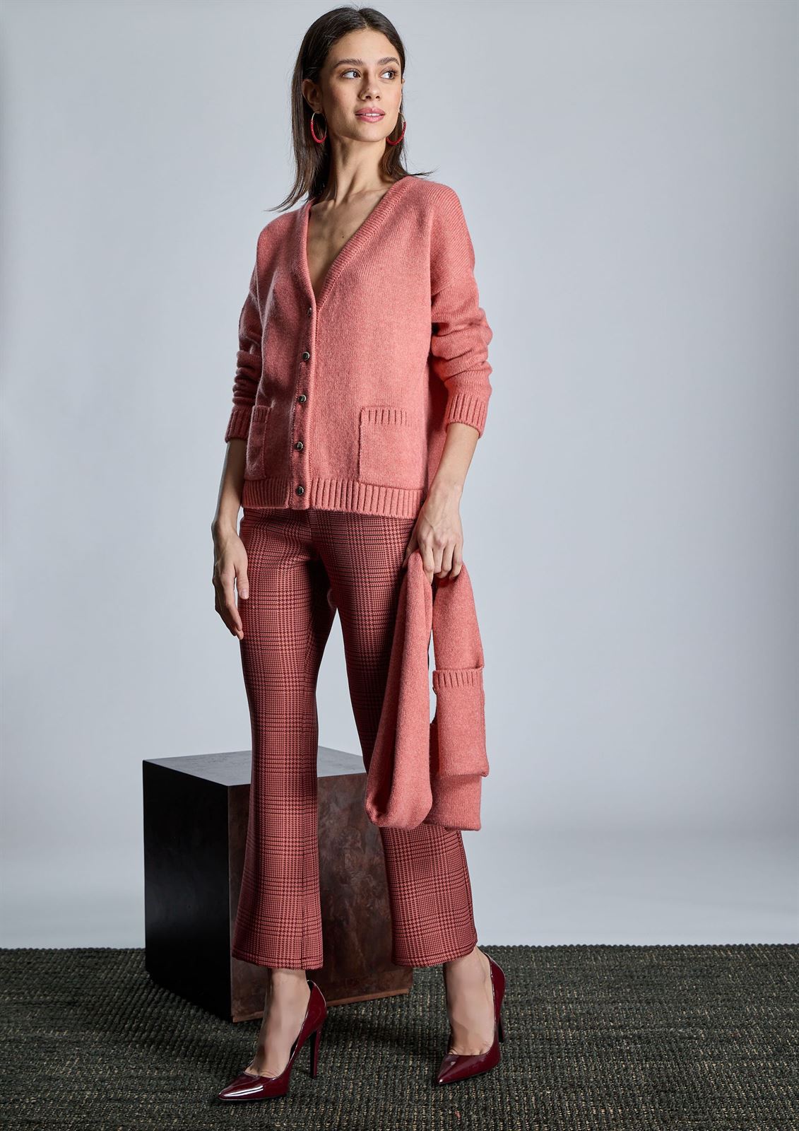 ALBA CONDE Chaqueta de Punto Salmón con Bufanda - Imagen 4
