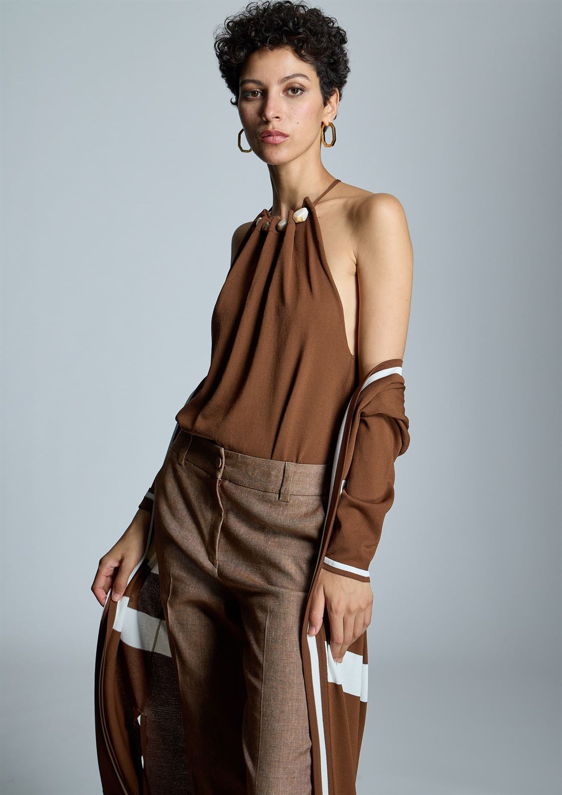 ALBA CONDE Chaqueta Larga de Punto Marrón - Imagen 2