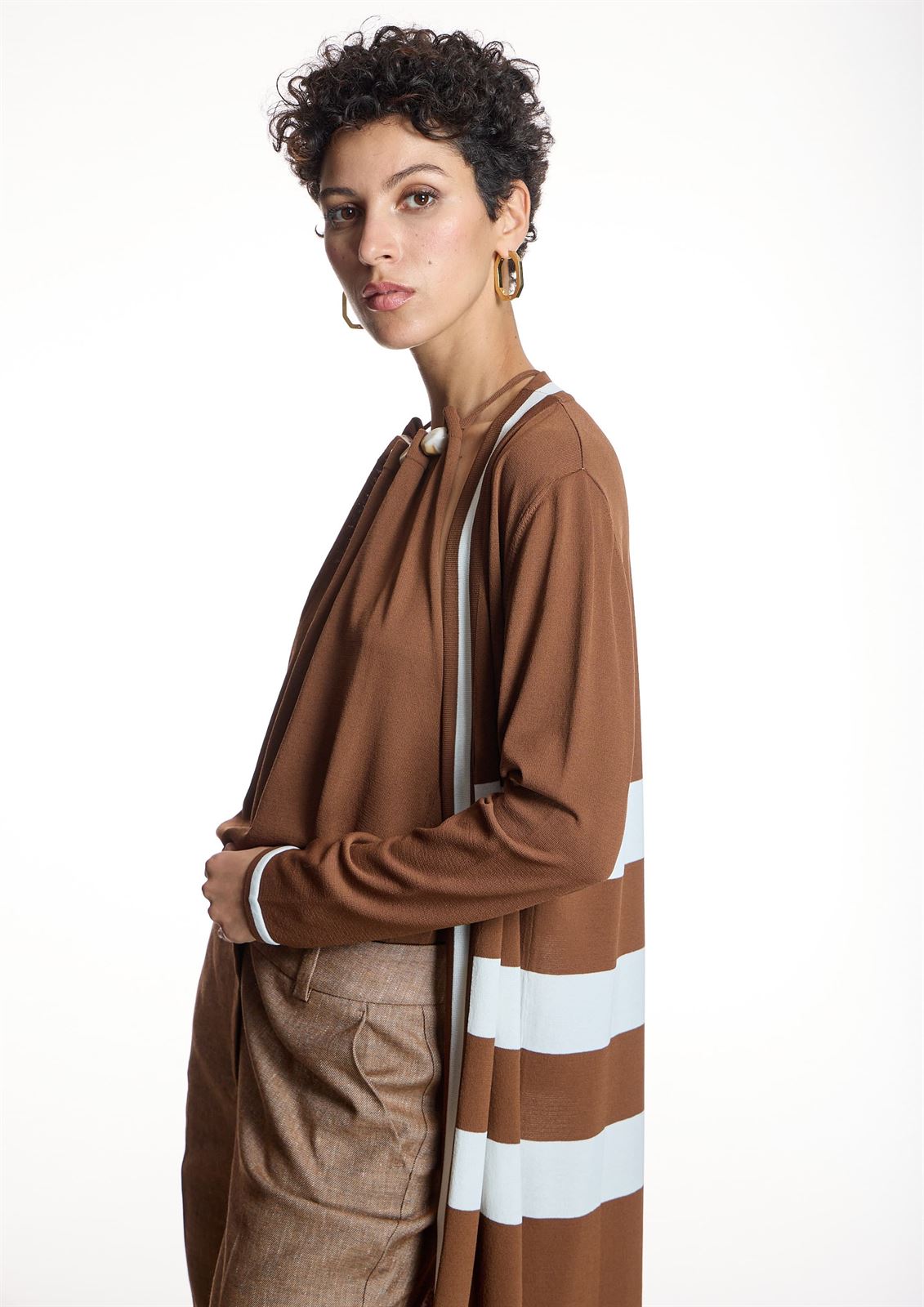 ALBA CONDE Chaqueta Larga de Punto Marrón - Imagen 4