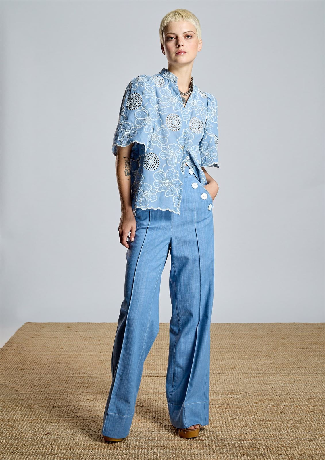 ALBA CONDE Denim Recto con detalle de Botones - Imagen 2