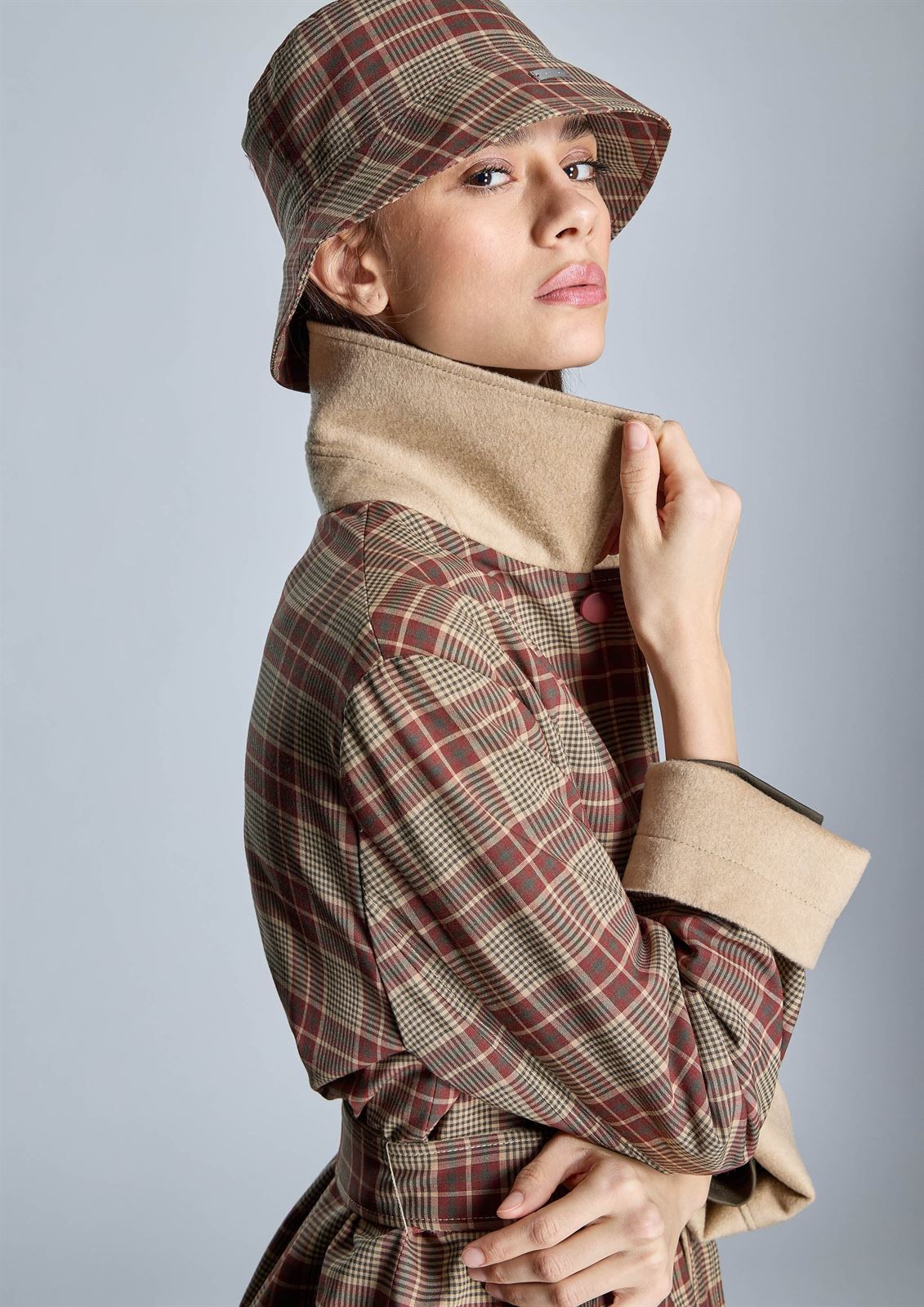 ALBA CONDE Gabardina Beige Reversible - Imagen 1