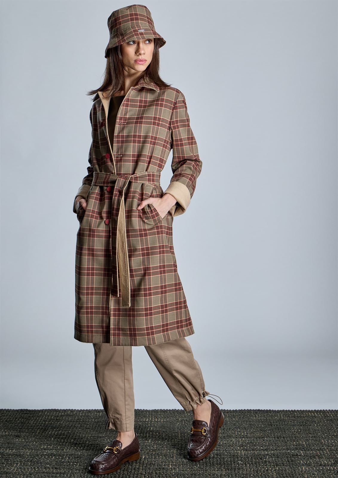 ALBA CONDE Gabardina Beige Reversible - Imagen 2