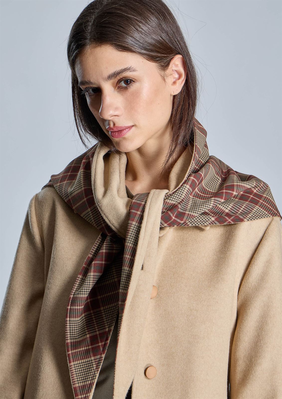 ALBA CONDE Gabardina Beige Reversible - Imagen 5