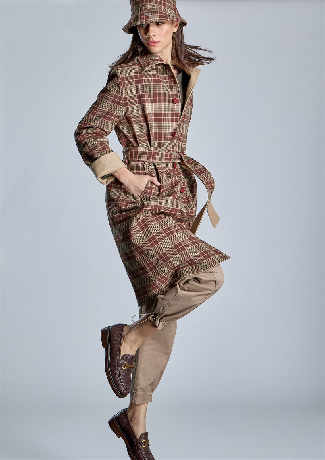 ALBA CONDE Gabardina Beige Reversible - Imagen 7