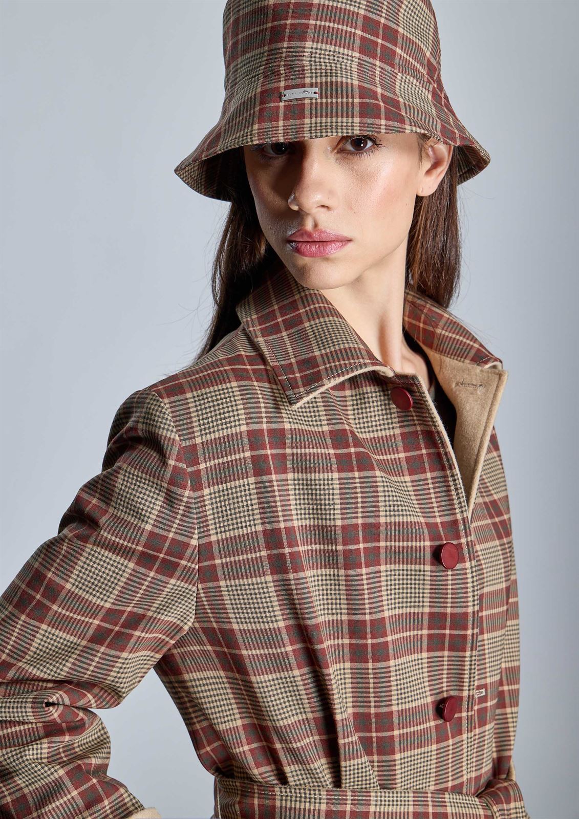 ALBA CONDE Gabardina Beige Reversible - Imagen 8