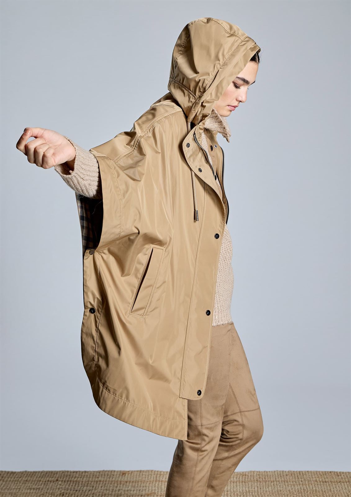 ALBA CONDE Gabardina Camel con Capucha - Imagen 1