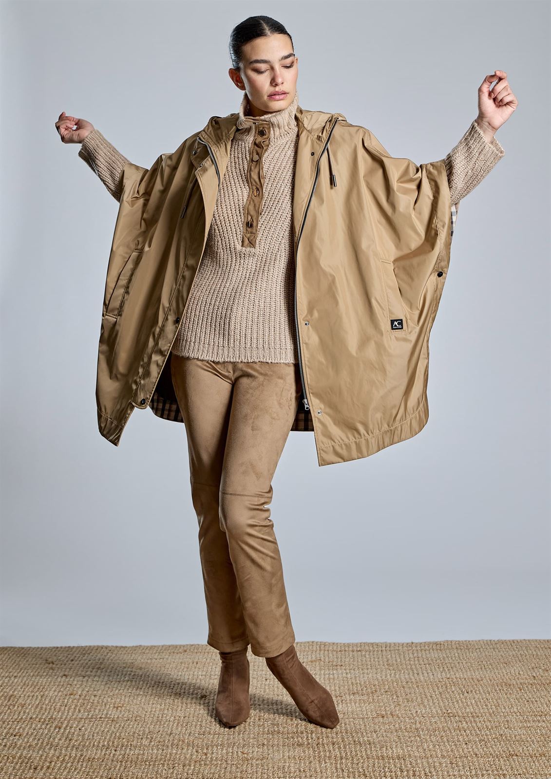 ALBA CONDE Gabardina Camel con Capucha - Imagen 3