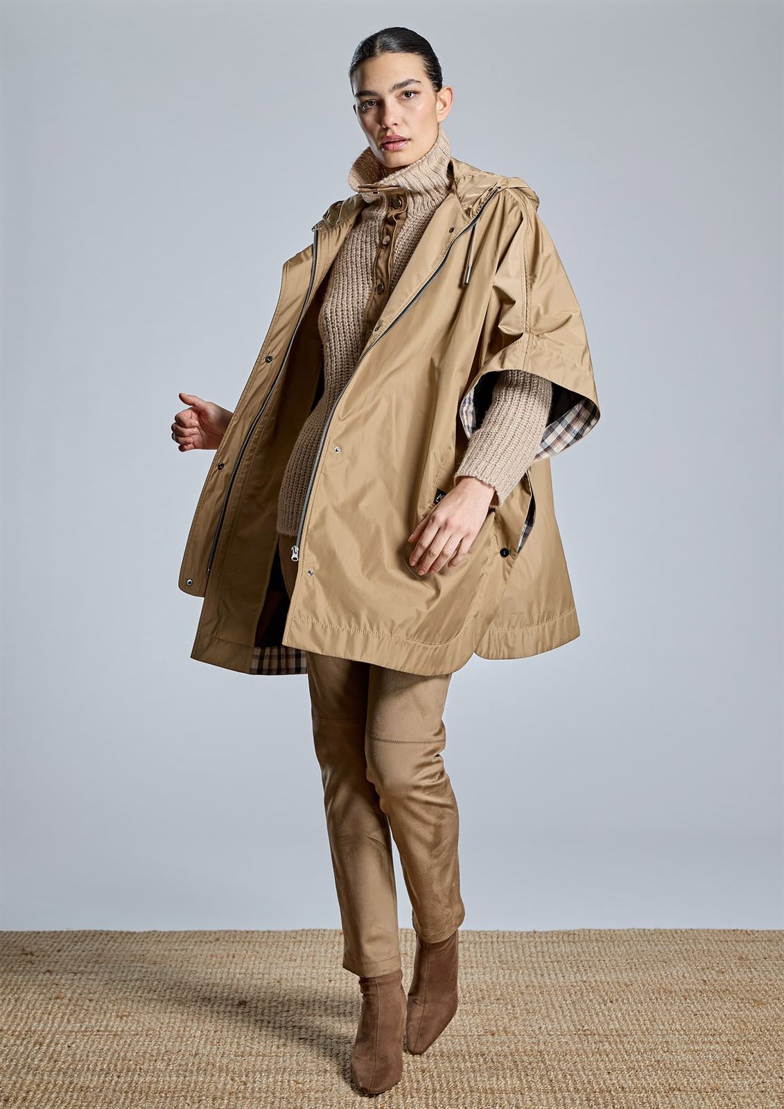 ALBA CONDE Gabardina Camel con Capucha - Imagen 4